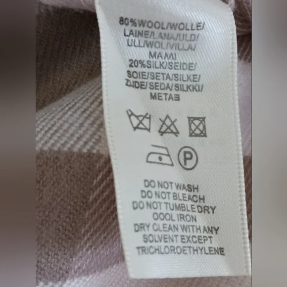 Burberry pink/beige Plaid Scarf. Wrap with Fringe. - Picture 8 of 9